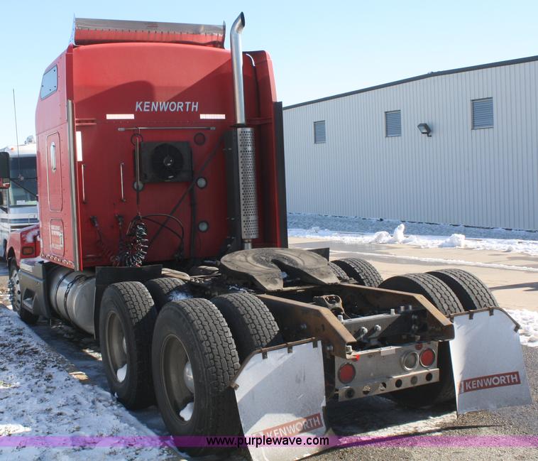 image for item F2755 2003 Kenworth T600 semi truck