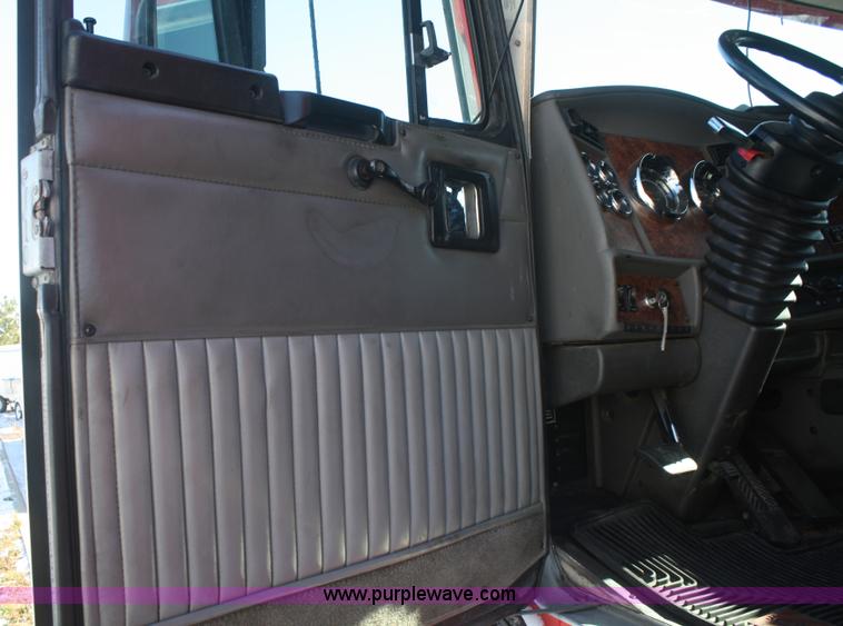 image for item F2755 2003 Kenworth T600 semi truck