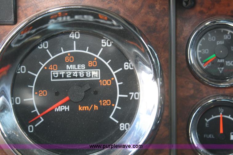 image for item F2755 2003 Kenworth T600 semi truck