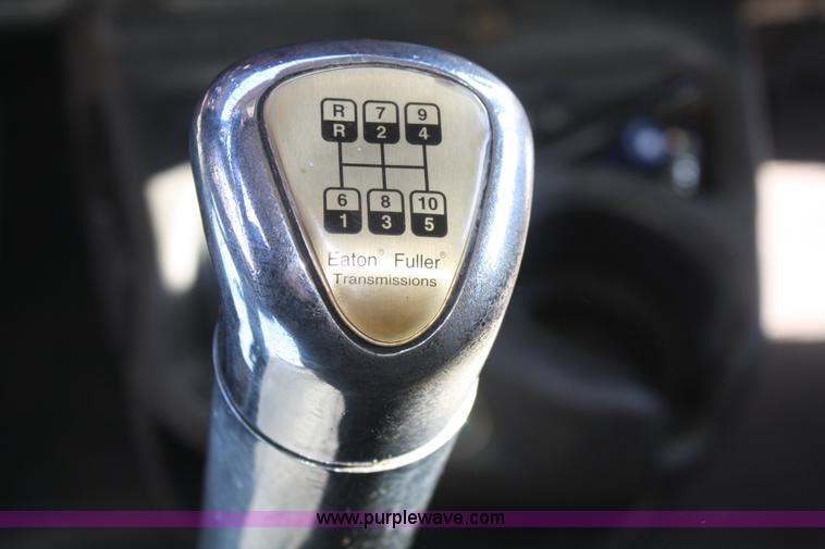 image for item F2755 2003 Kenworth T600 semi truck