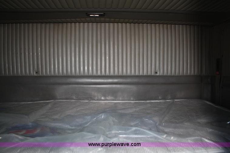 image for item F2755 2003 Kenworth T600 semi truck