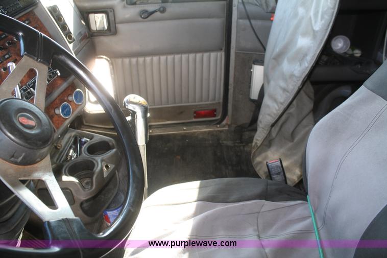 image for item F2755 2003 Kenworth T600 semi truck