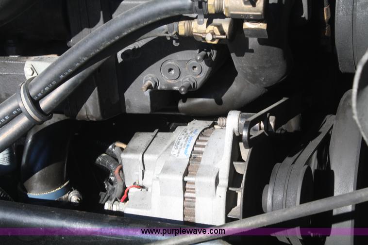 image for item F2755 2003 Kenworth T600 semi truck