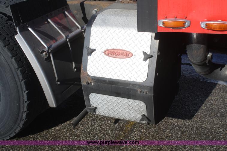 image for item F2755 2003 Kenworth T600 semi truck