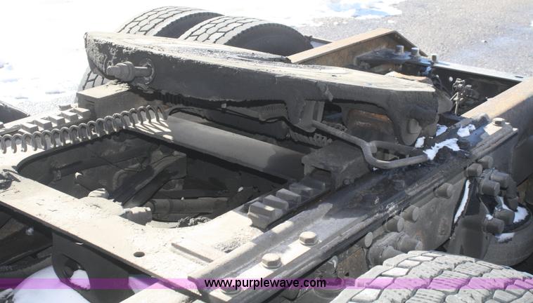 image for item F2755 2003 Kenworth T600 semi truck