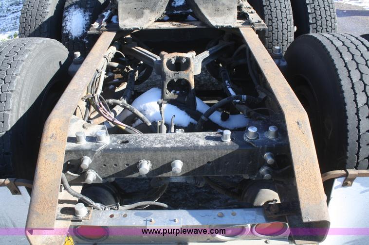 image for item F2755 2003 Kenworth T600 semi truck