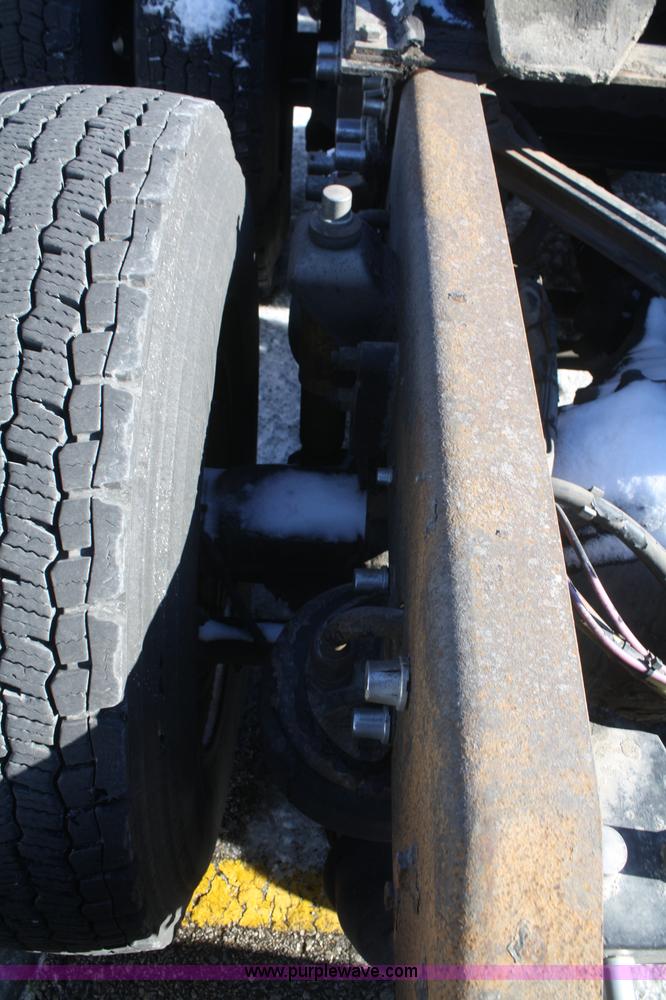 image for item F2755 2003 Kenworth T600 semi truck