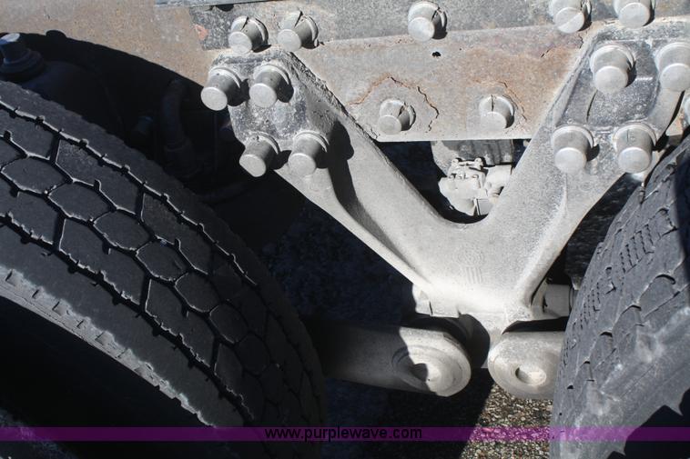 image for item F2755 2003 Kenworth T600 semi truck