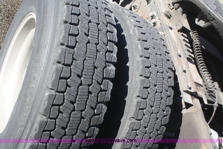 image for item F2755 2003 Kenworth T600 semi truck