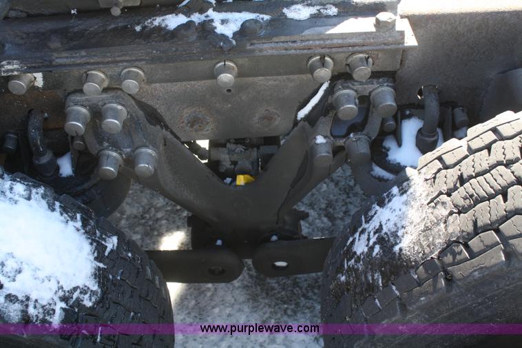 image for item F2755 2003 Kenworth T600 semi truck