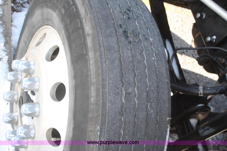 image for item F2755 2003 Kenworth T600 semi truck