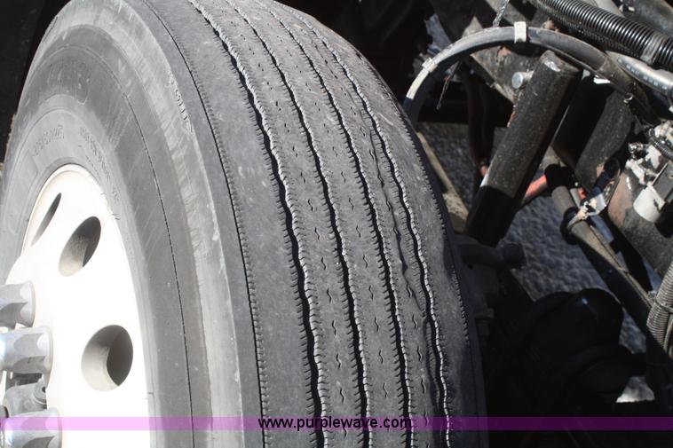 image for item F2755 2003 Kenworth T600 semi truck