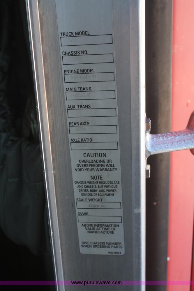 image for item F2755 2003 Kenworth T600 semi truck