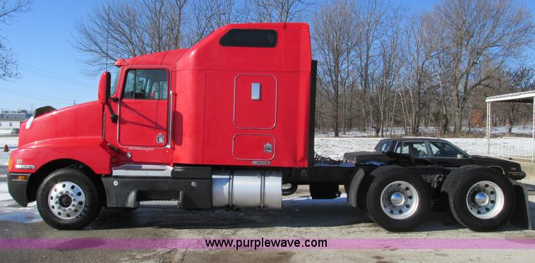 image for item F4162 2003 Kenworth T600 semi truck