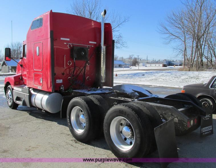 image for item F4162 2003 Kenworth T600 semi truck