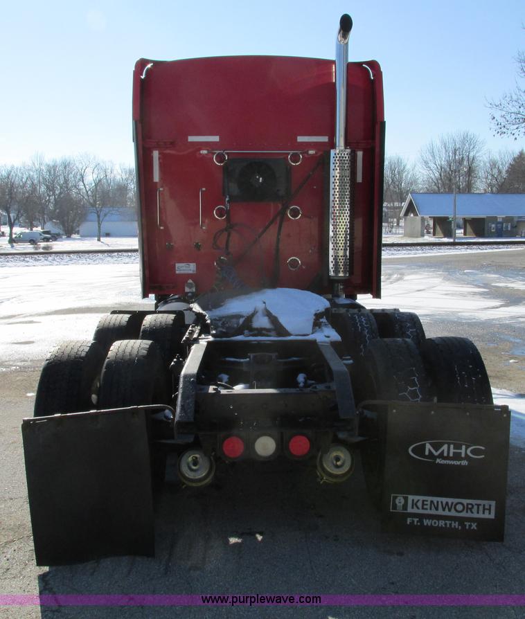image for item F4162 2003 Kenworth T600 semi truck