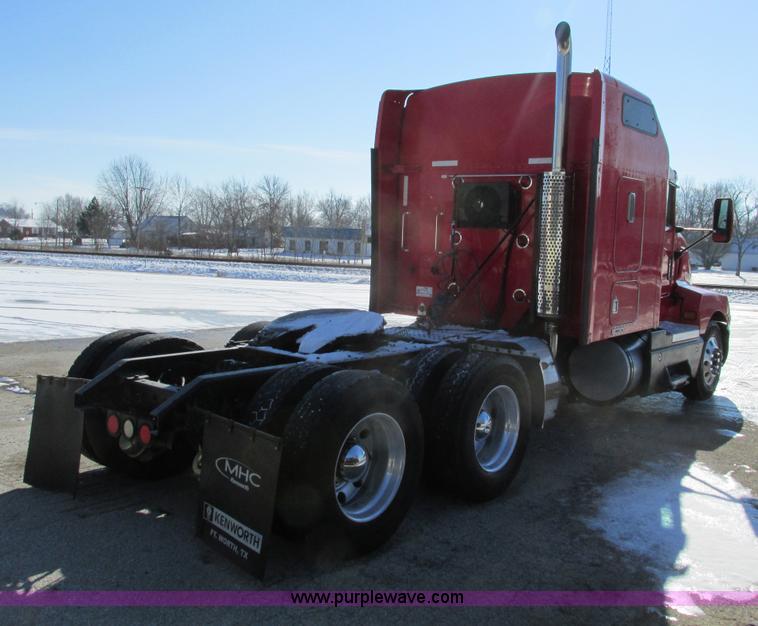 image for item F4162 2003 Kenworth T600 semi truck
