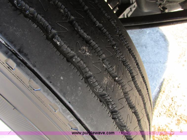 image for item F4162 2003 Kenworth T600 semi truck