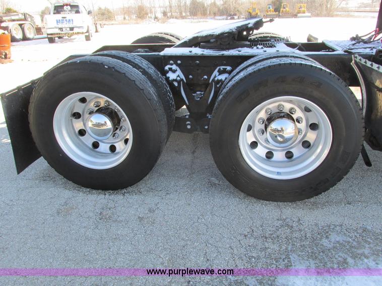 image for item F4162 2003 Kenworth T600 semi truck