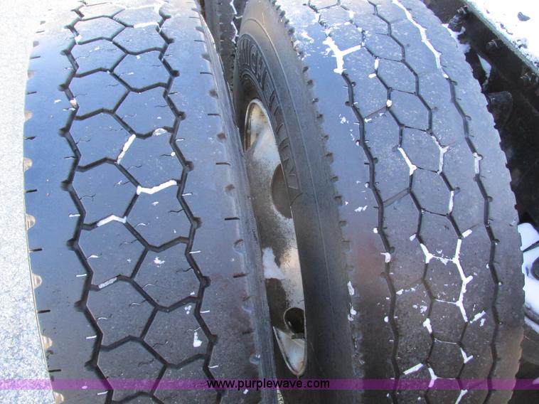 image for item F4162 2003 Kenworth T600 semi truck