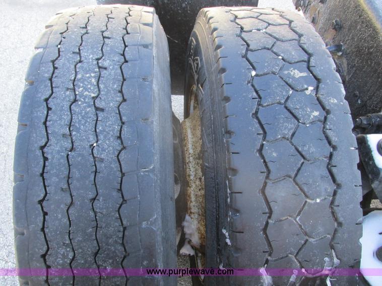 image for item F4162 2003 Kenworth T600 semi truck