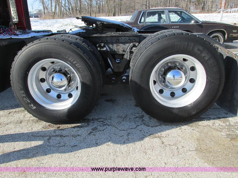 image for item F4162 2003 Kenworth T600 semi truck