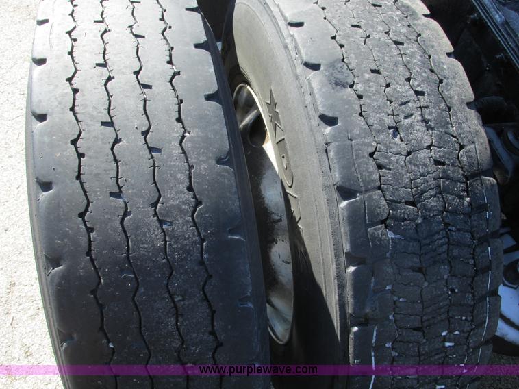 image for item F4162 2003 Kenworth T600 semi truck