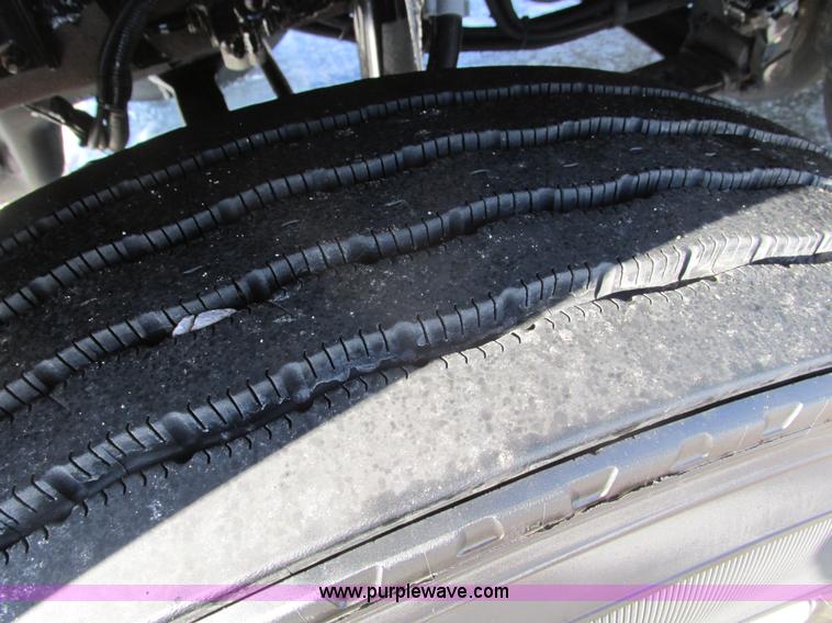 image for item F4162 2003 Kenworth T600 semi truck