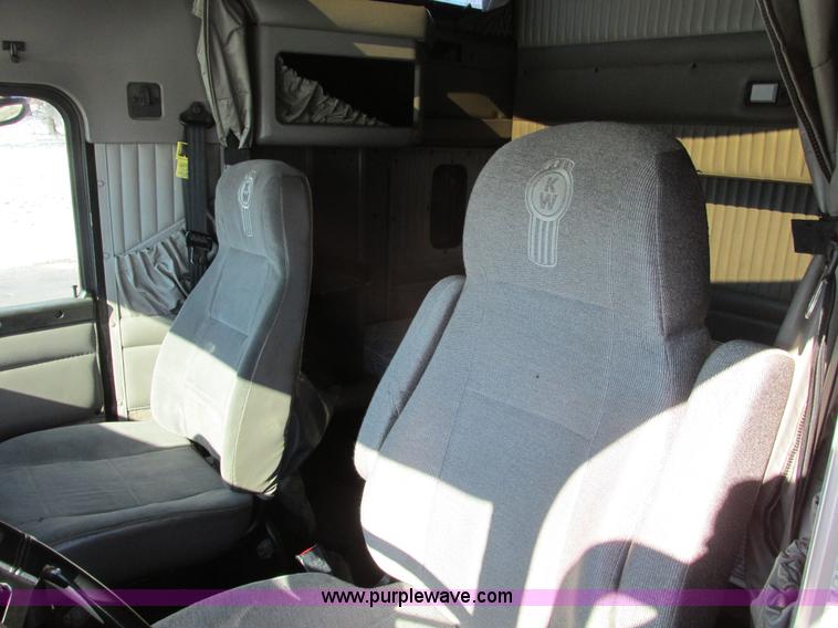 image for item F4162 2003 Kenworth T600 semi truck