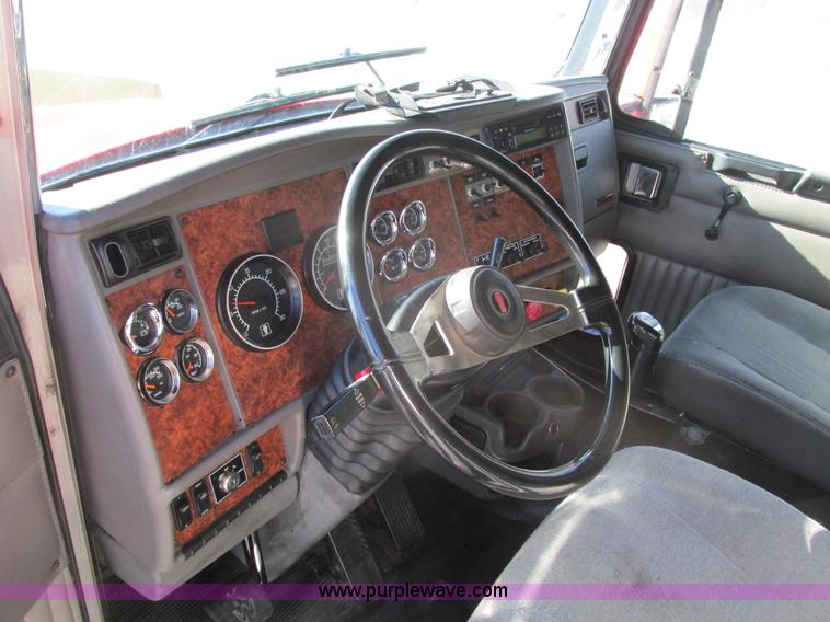 image for item F4162 2003 Kenworth T600 semi truck
