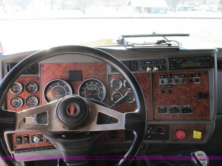image for item F4162 2003 Kenworth T600 semi truck
