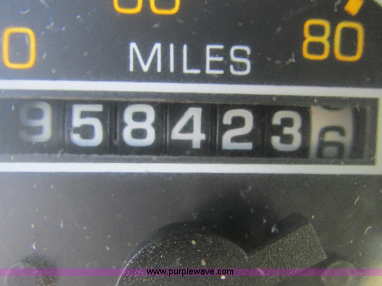 image for item F4162 2003 Kenworth T600 semi truck