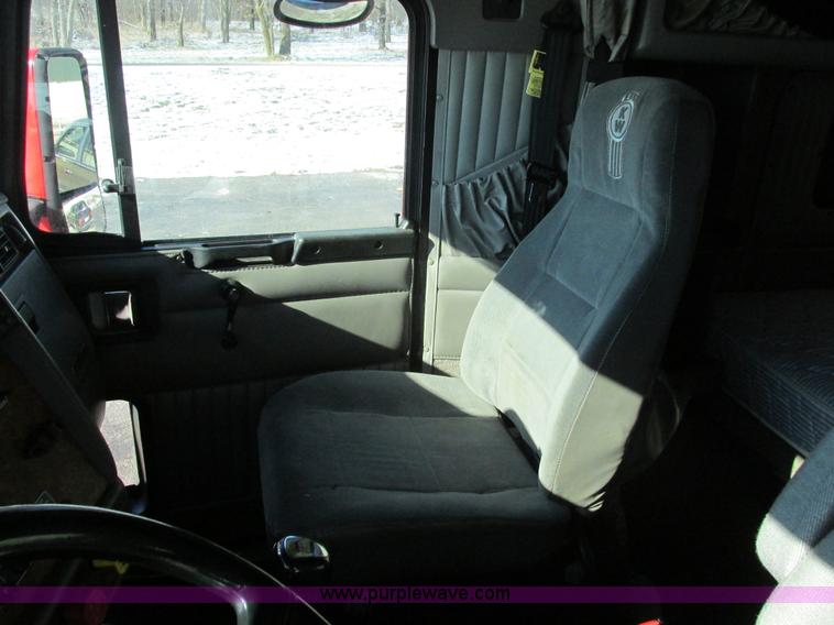 image for item F4162 2003 Kenworth T600 semi truck