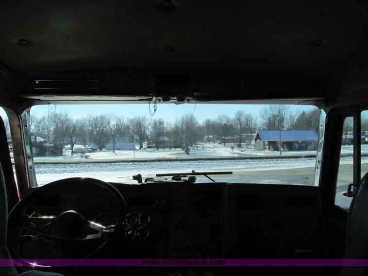 image for item F4162 2003 Kenworth T600 semi truck