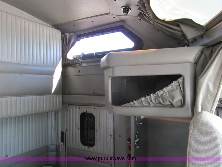 image for item F4162 2003 Kenworth T600 semi truck