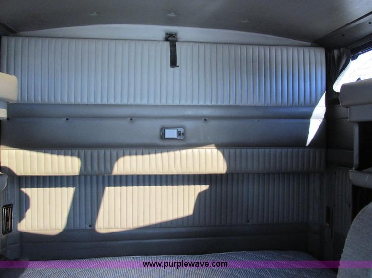 image for item F4162 2003 Kenworth T600 semi truck