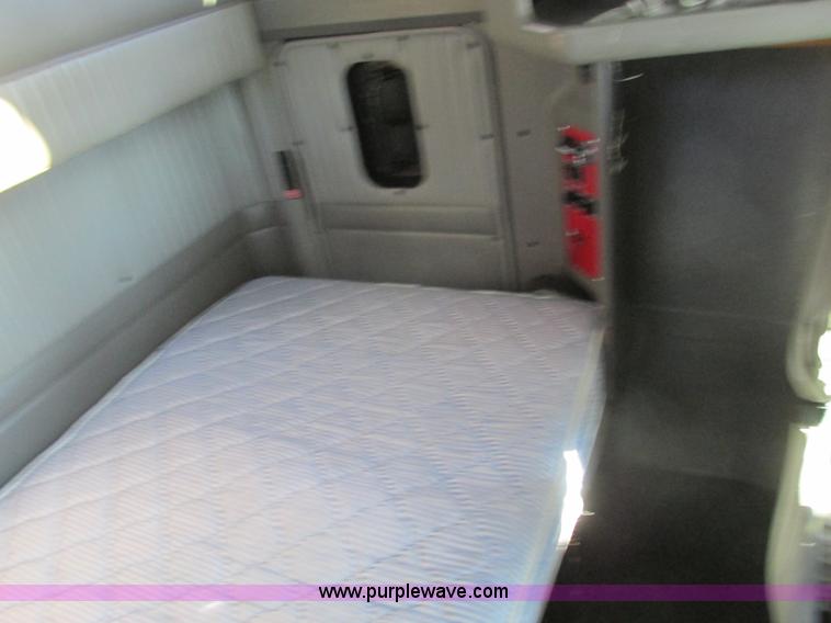 image for item F4162 2003 Kenworth T600 semi truck