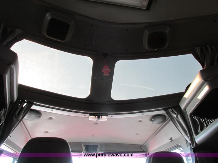 image for item F4162 2003 Kenworth T600 semi truck