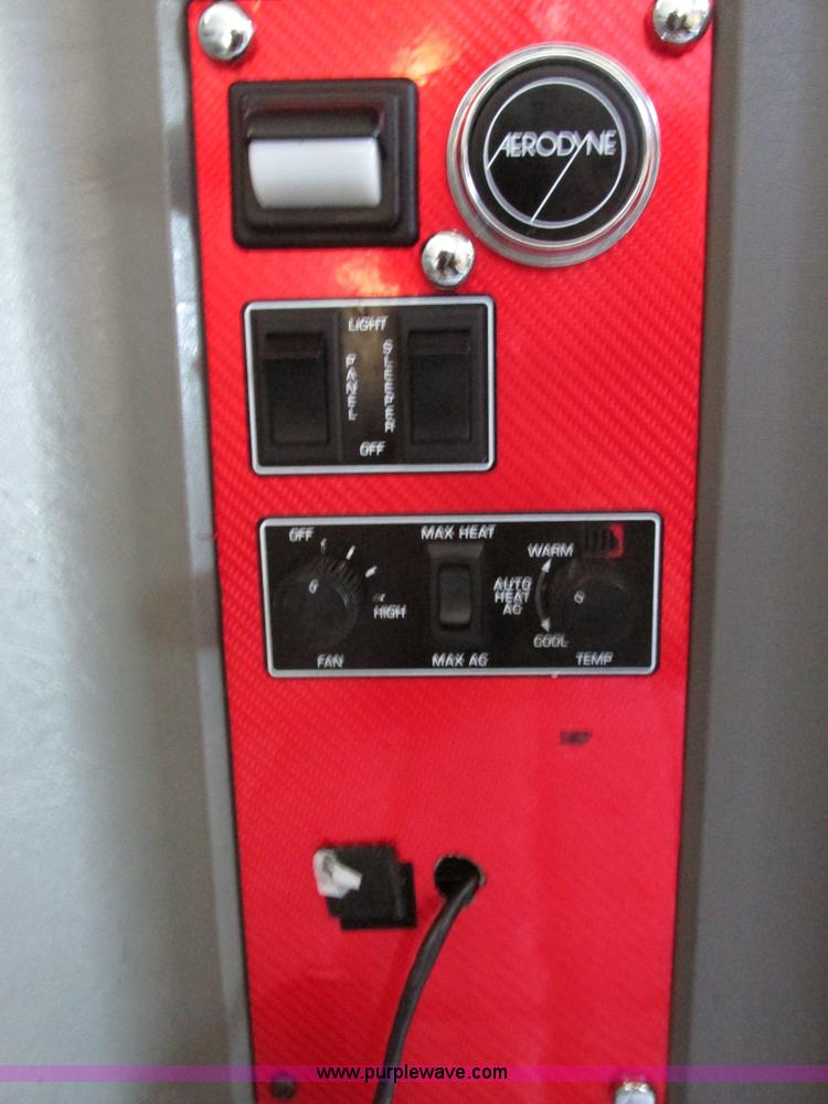 image for item F4162 2003 Kenworth T600 semi truck