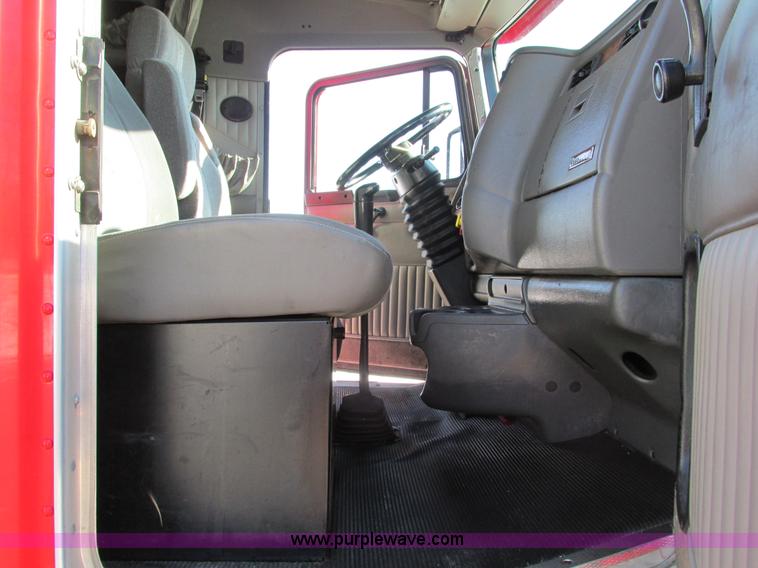 image for item F4162 2003 Kenworth T600 semi truck