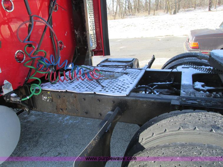 image for item F4162 2003 Kenworth T600 semi truck