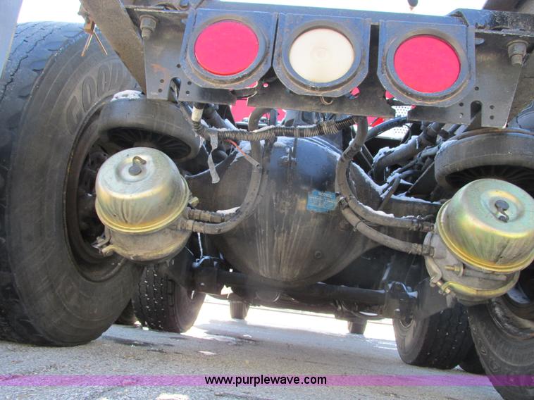 image for item F4162 2003 Kenworth T600 semi truck