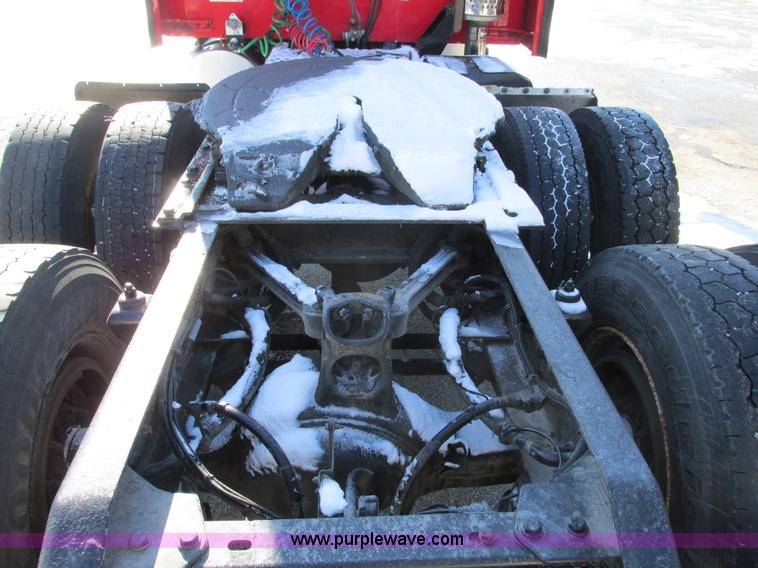 image for item F4162 2003 Kenworth T600 semi truck