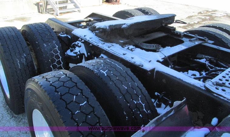 image for item F4162 2003 Kenworth T600 semi truck