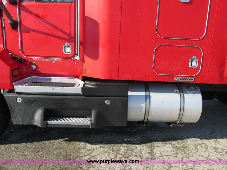 image for item F4162 2003 Kenworth T600 semi truck