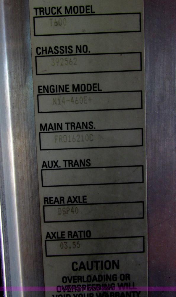 image for item F4162 2003 Kenworth T600 semi truck