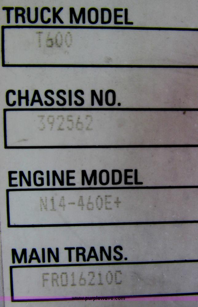 image for item F4162 2003 Kenworth T600 semi truck