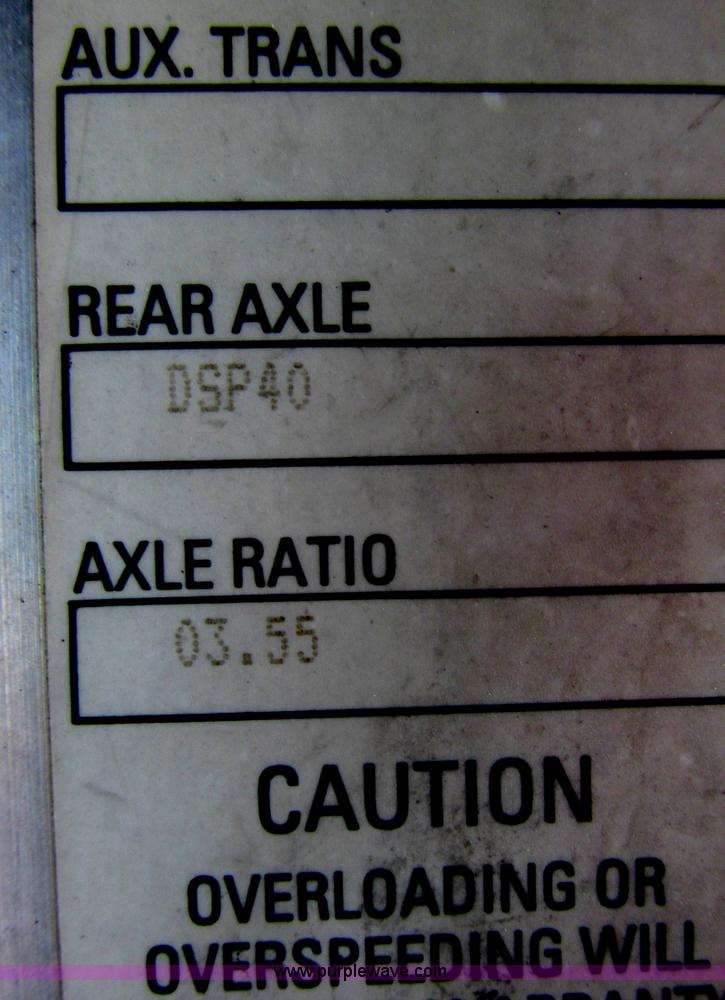 image for item F4162 2003 Kenworth T600 semi truck