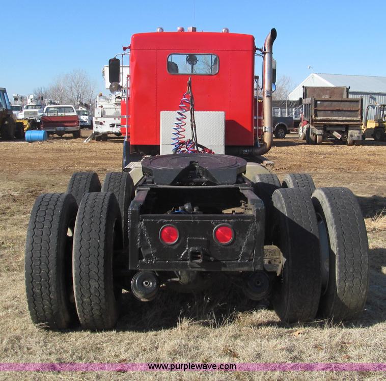 image for item F4686 1987 Kenworth W900 semi truck