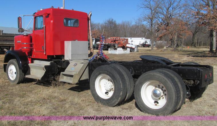 image for item F4686 1987 Kenworth W900 semi truck